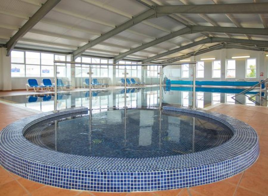 Newperran Holiday Resort indoor swimming pool