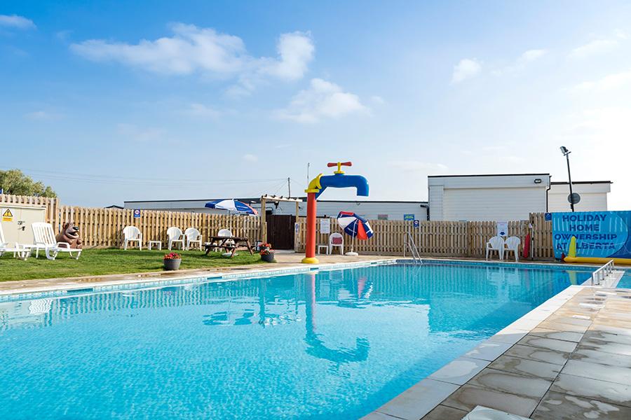 Alberta Holiday Park in Whitstable in Kent pool