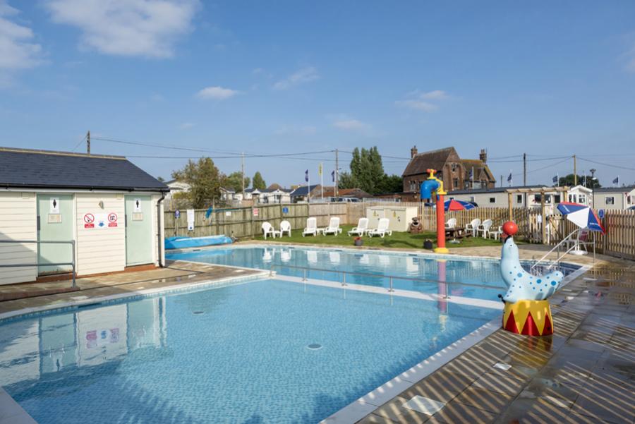 outdoor pool at Alberta Holiday Park