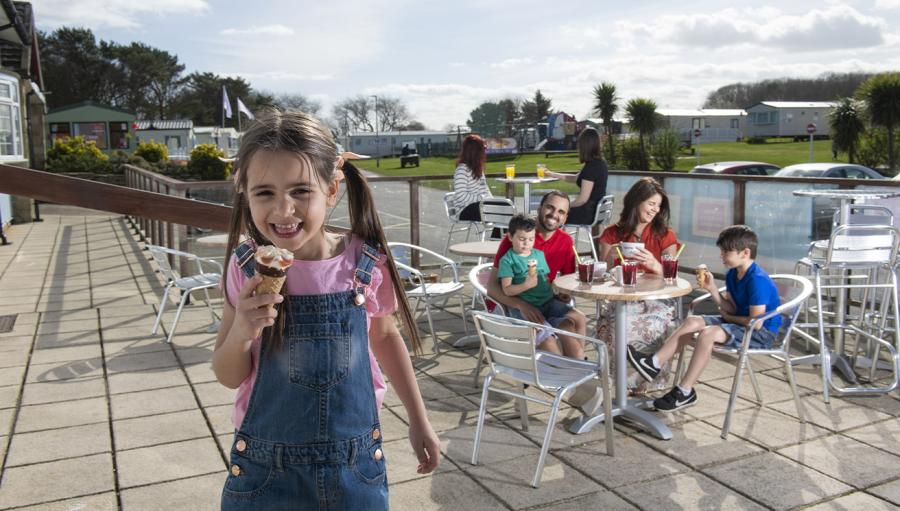 eating outside on holiday in Northumberland