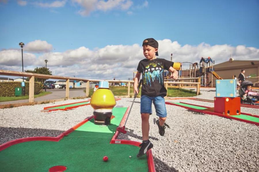 enjoy crazy golf at Blue Dolphin Caravan Park