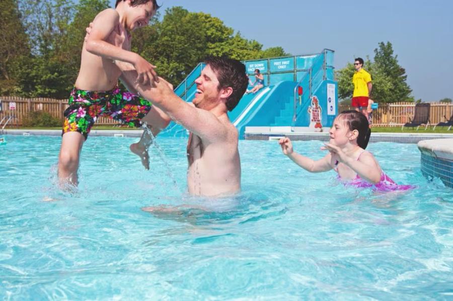 the outdoor pool at Kiln Park Holiday Park