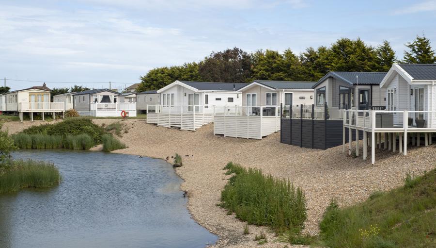 luxury lodges in Kent by the fishing lake