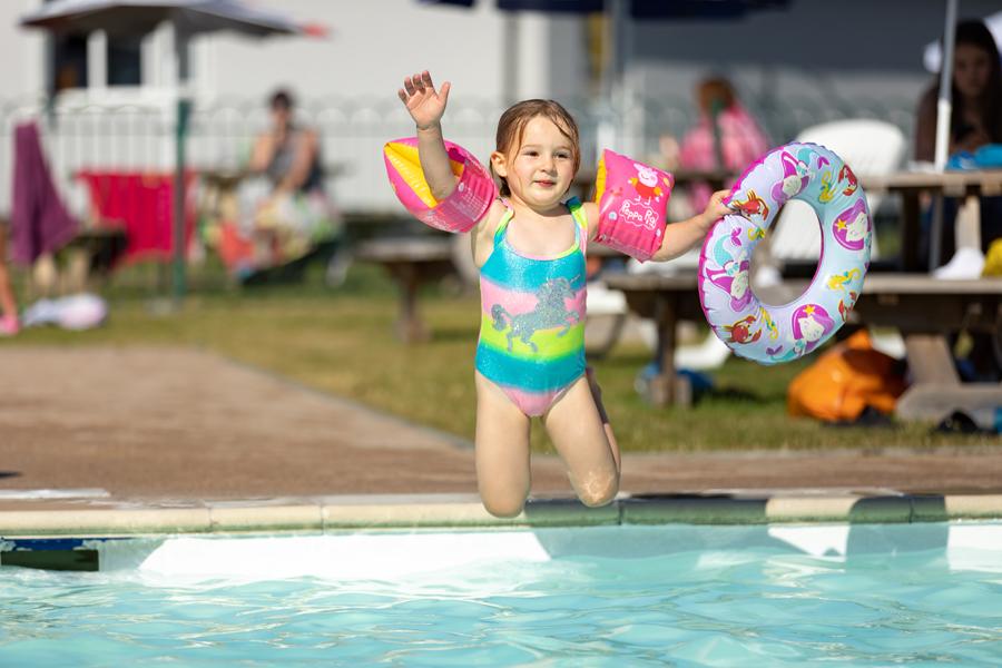 toddlers enjoying the pool at Seaview Holiday Park