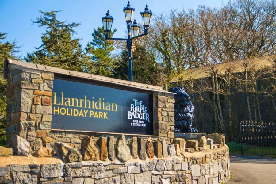 enterance to Llanrhidian Holiday Park