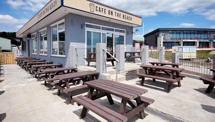 places to eat at Pendine Sands Holiday Park