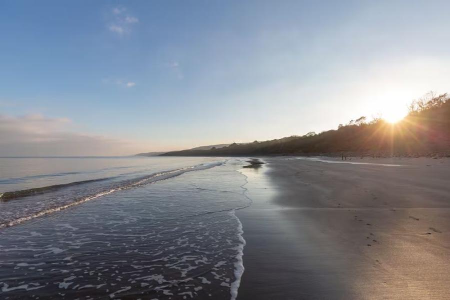 the beach with direct access from Quay West Holiday Park