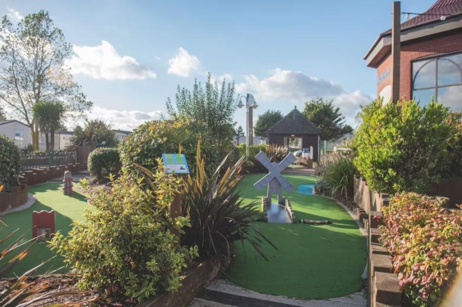 the crazy golf course at Seashore Holiday Park