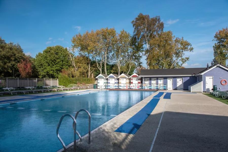 te outdoor swimming pool at Wild Duck Holiday Park